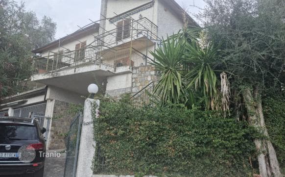 3-Bedroom Villa with Panoramic Views in Bordighera, photo 2