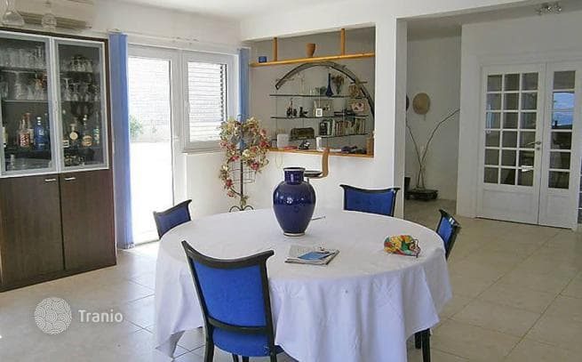 Spacious Beachfront House with Pool and Sea View in Split, photo 3