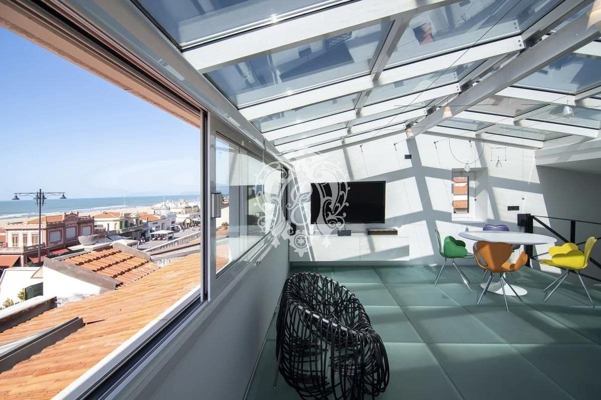 4-Bedroom Apartment in Viareggio, photo 2