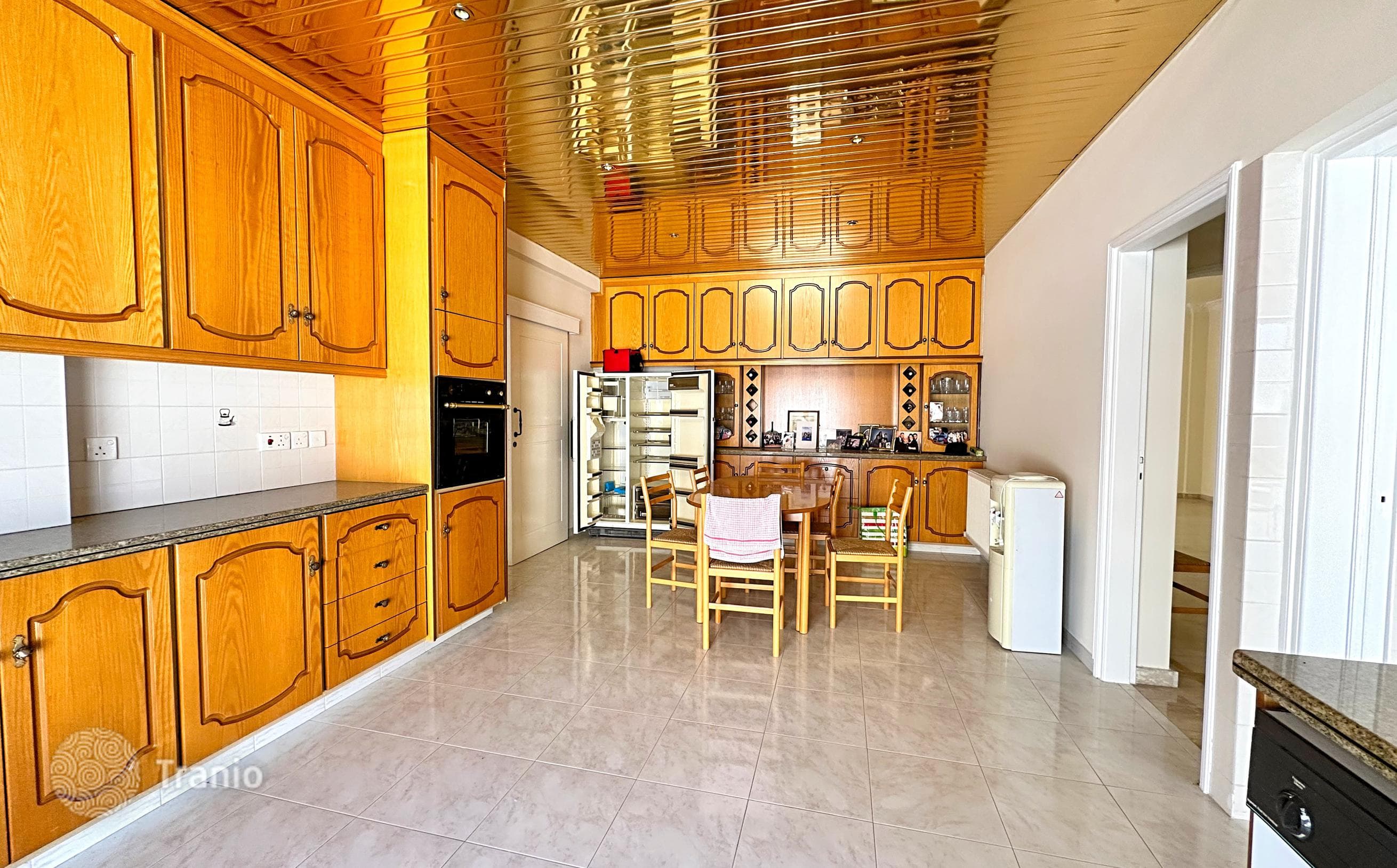 House 450 m² in Aradippou, Cyprus, photo 3