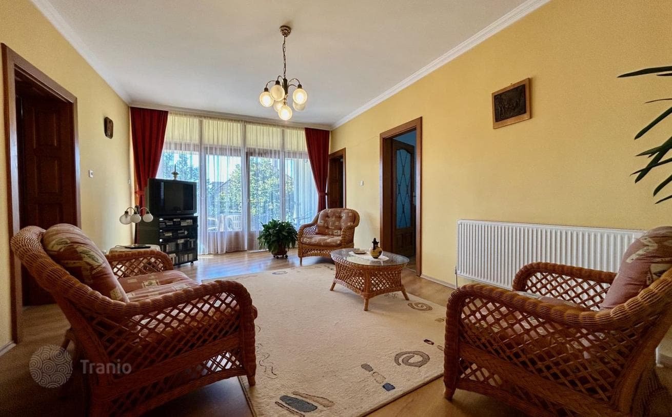 8-Bedroom House in Debrecen, Hungary, photo 2
