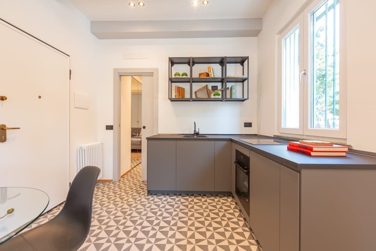 1-Bedroom Apartment in Milan, photo 4