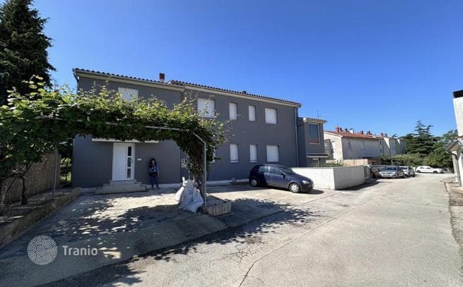 House with Permission for 4-Unit Development in Valun, photo 5