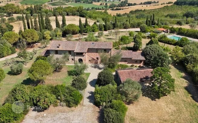 9-Bedroom Villa in Cortona, Italy
