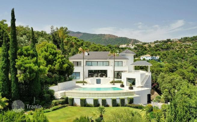 4-Bedroom Luxury Villa with Private Pool and Sea View in La Zagaleta, Malaga