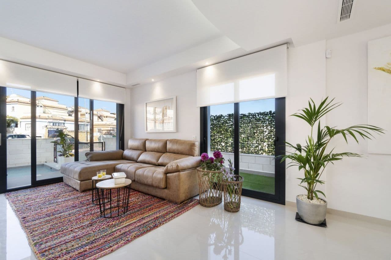 3-Bedroom Townhouse in Villamartin, photo 3