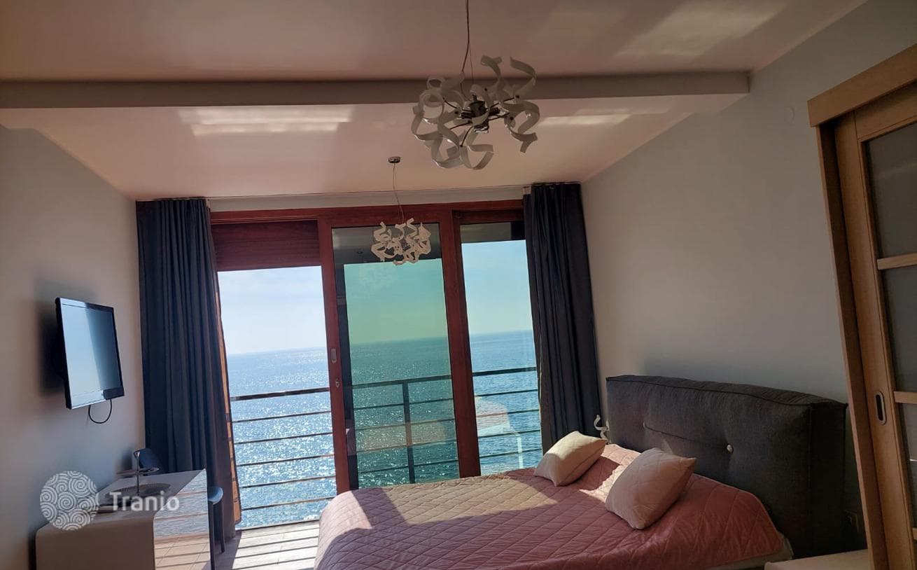 3-Bedroom House with Private Pool and Beach Access in Utjeha, Bar, photo 3