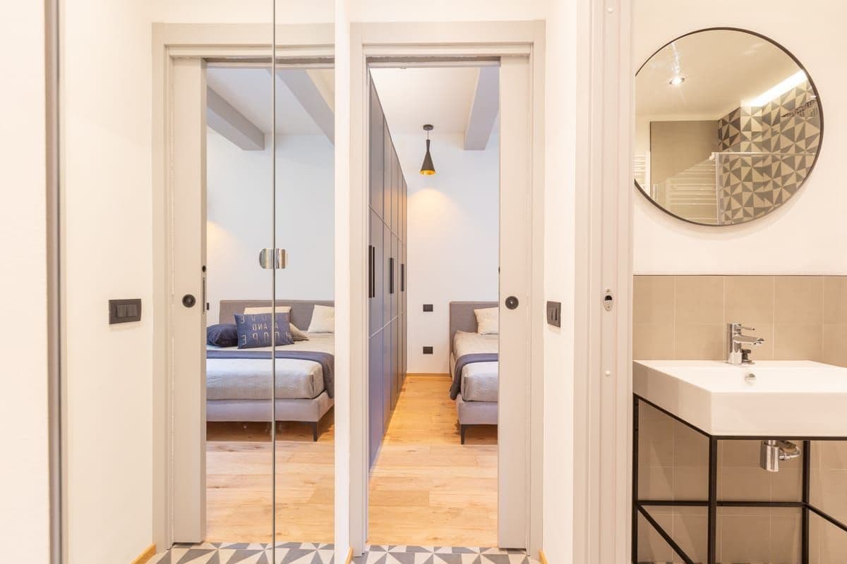 1-Bedroom Apartment in Milan, photo 5