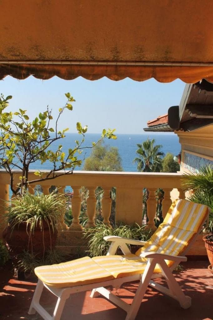 2-Bedroom Apartment in Ospedaletti