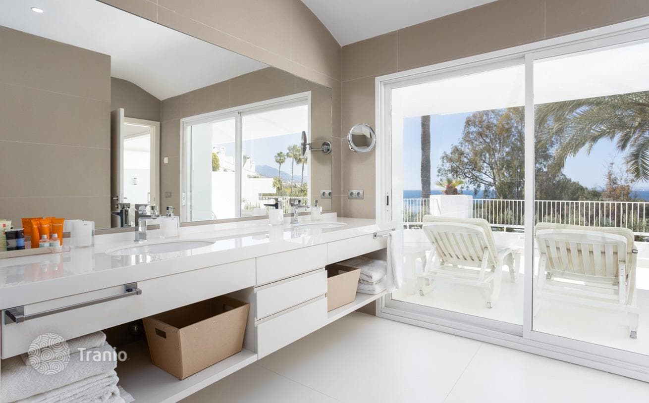 3-Bedroom Penthouse with Sea View in Rio Real, Marbella, photo 4