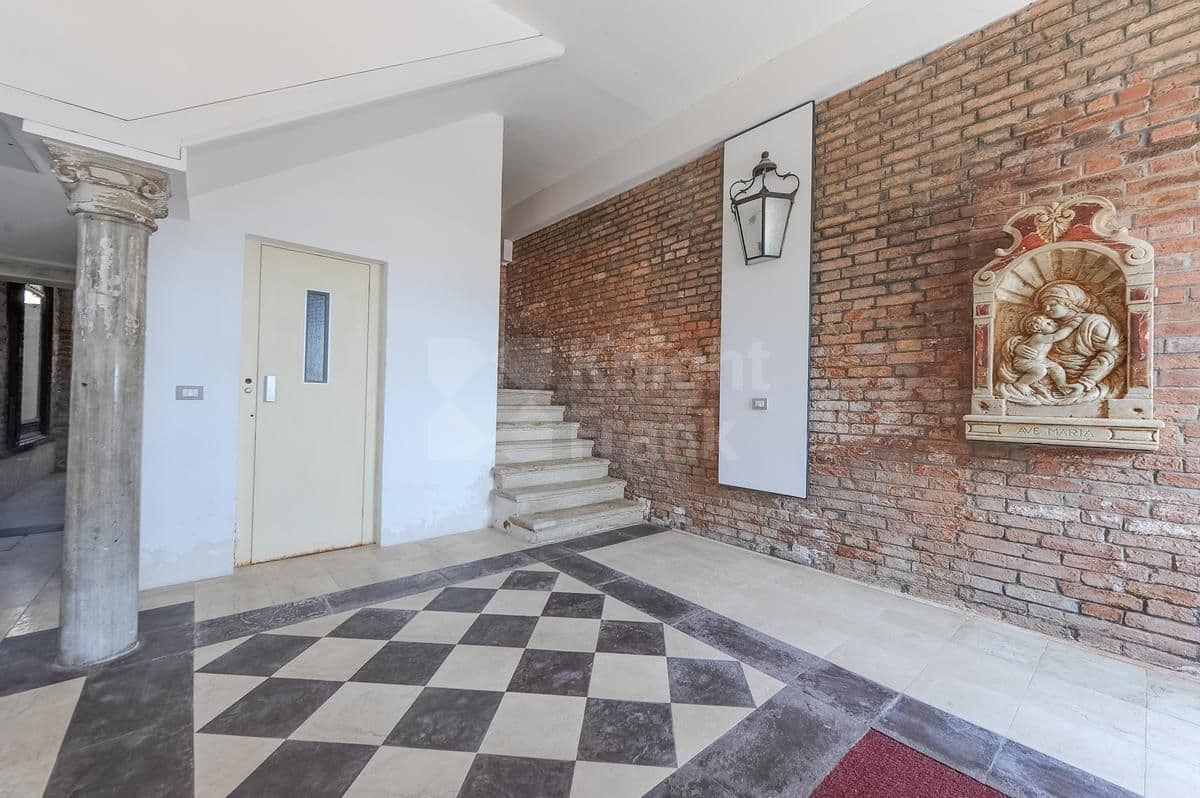 3-Bedroom Apartment in Venice, Italy, photo 2