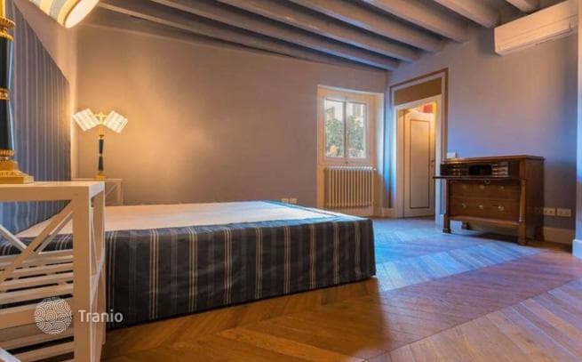 1-Bedroom Apartment in Florence, Italy, photo 3
