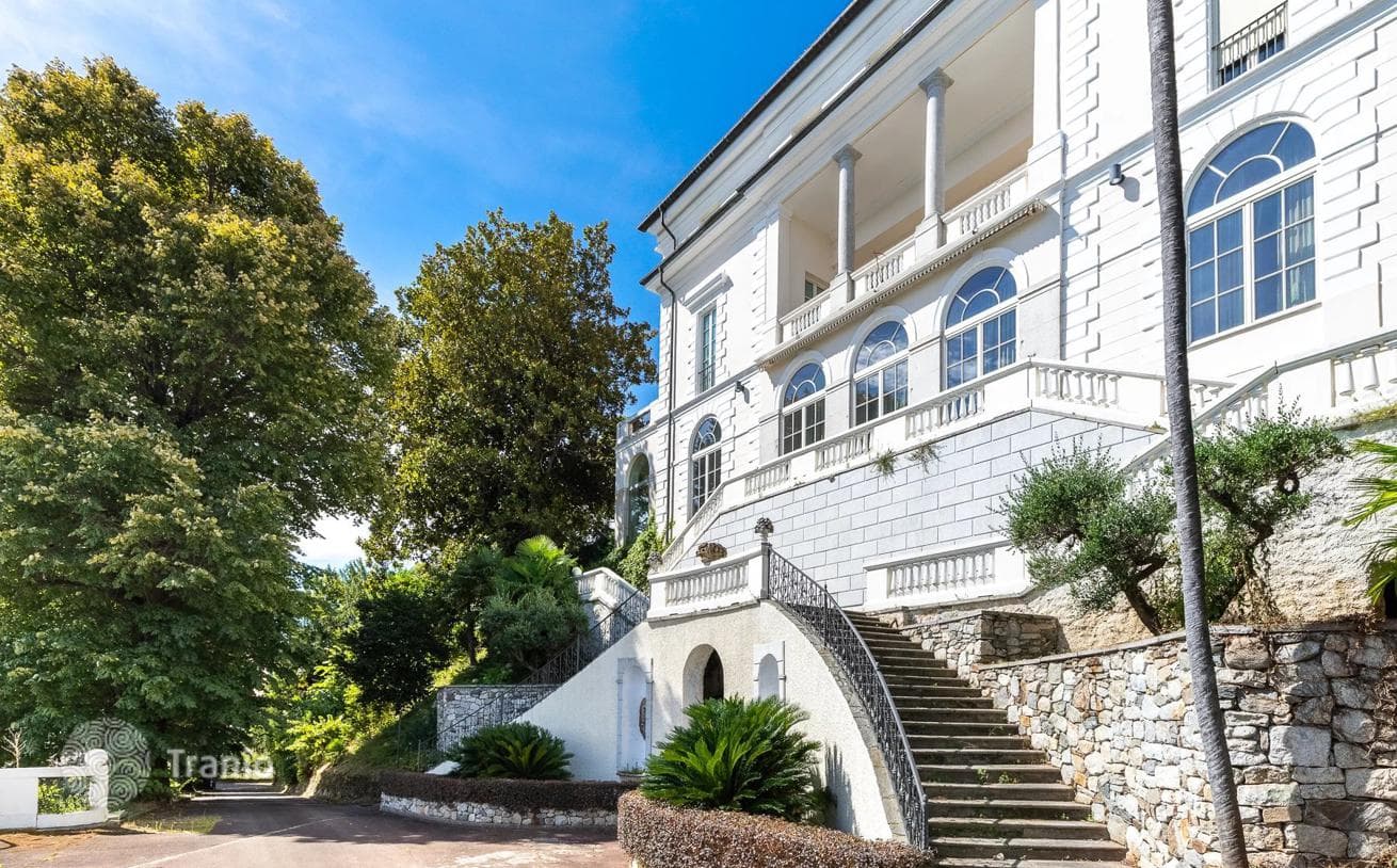 Luxury Historic Villa with Park on Lake Maggiore in Belgirate, Piedmont, photo 4
