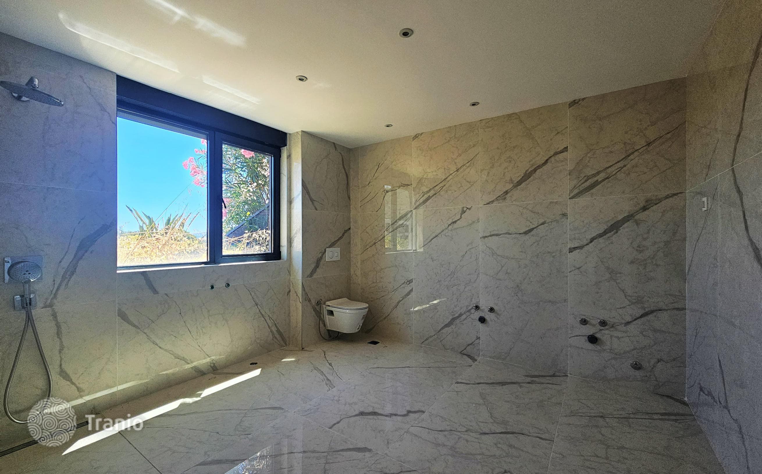1-Bedroom Penthouse with Roof Terrace 50 m from the Sea in Tivat, photo 5
