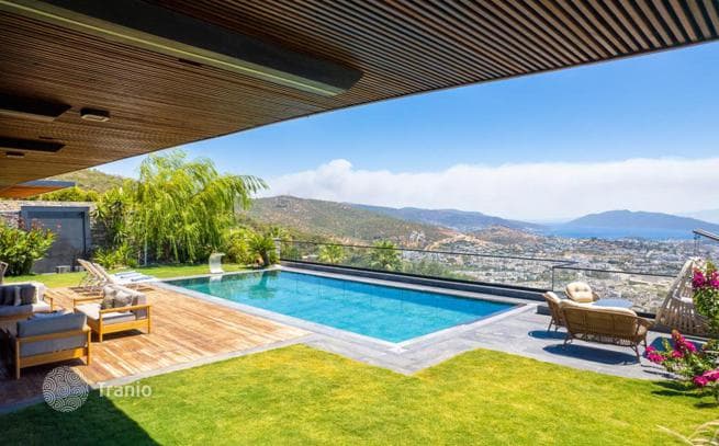 1-Story Villa with Sea View and Private Pool in Bodrum