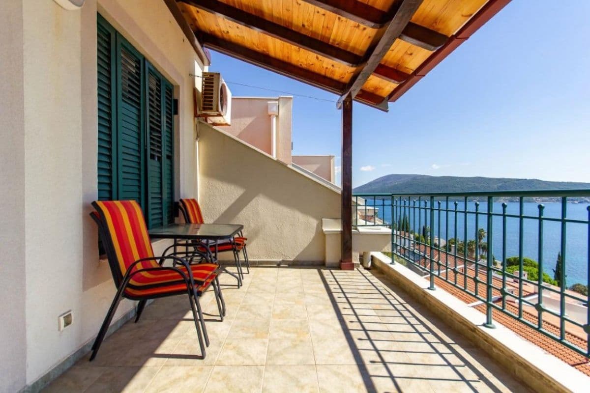 Apartment in Herceg Novi, Montenegro, photo 2