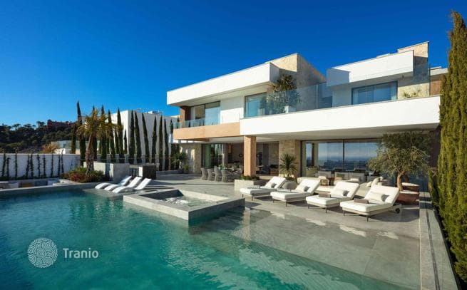 5-Bedroom Villa with Private Pool and Home Theater in Marbella