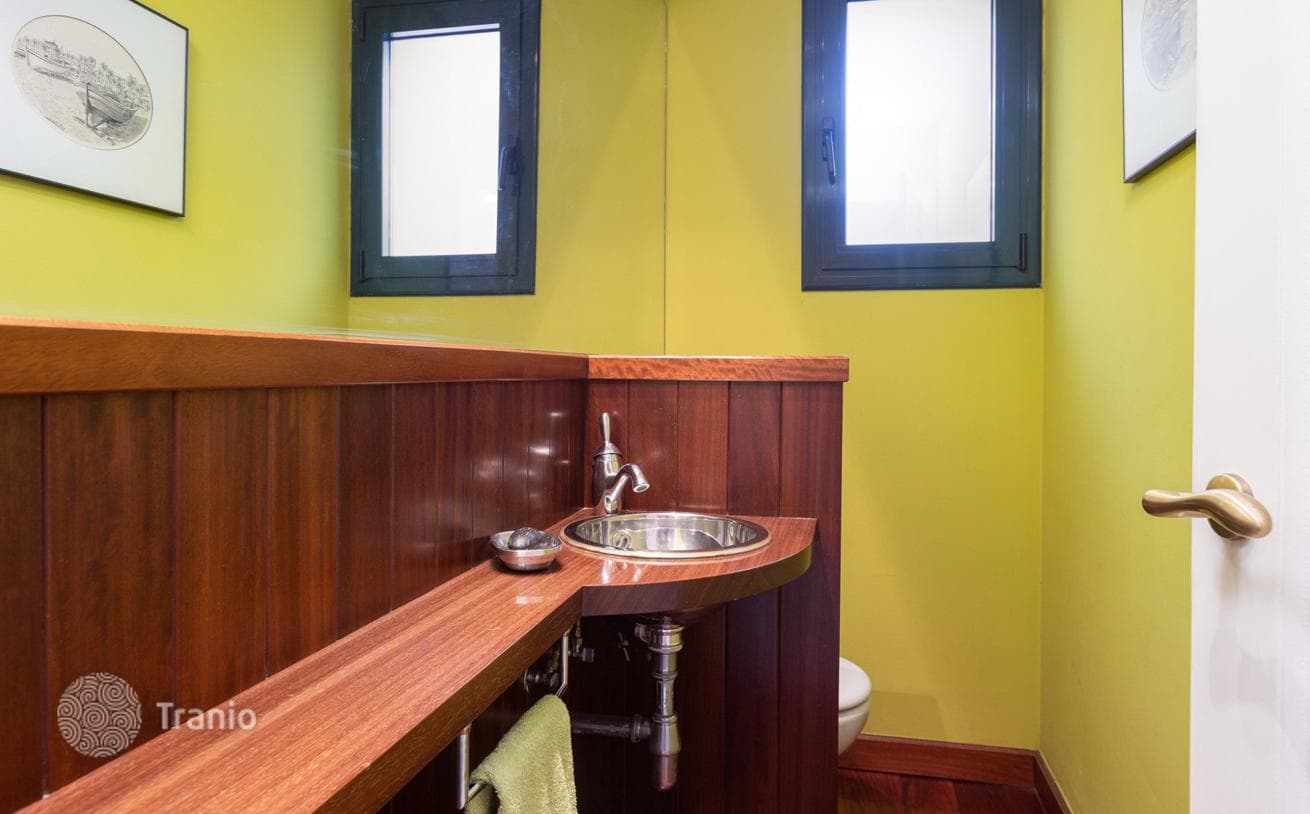 4-Bedroom Townhouse with Garden in Badalona, Barcelona