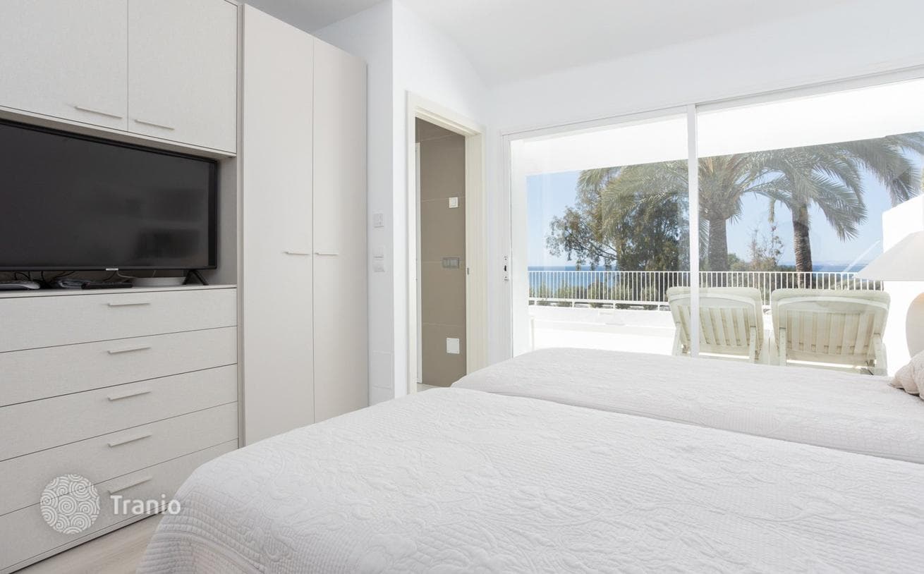3-Bedroom Penthouse with Sea View in Rio Real, Marbella, photo 5