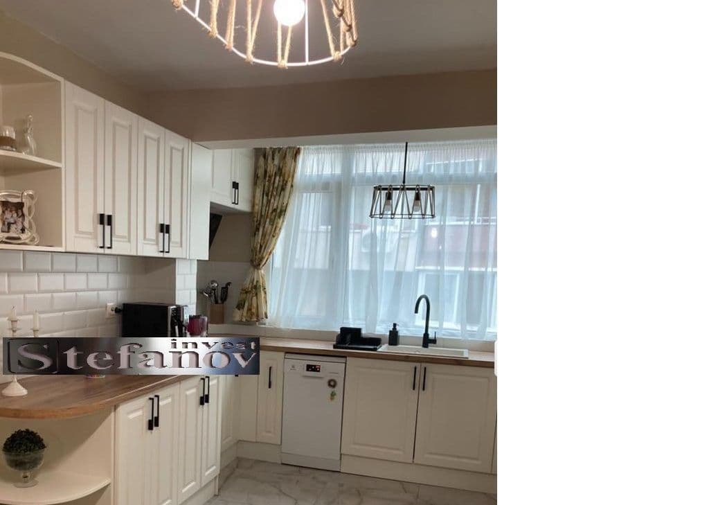2-Bedroom Apartment in Varna, photo 2