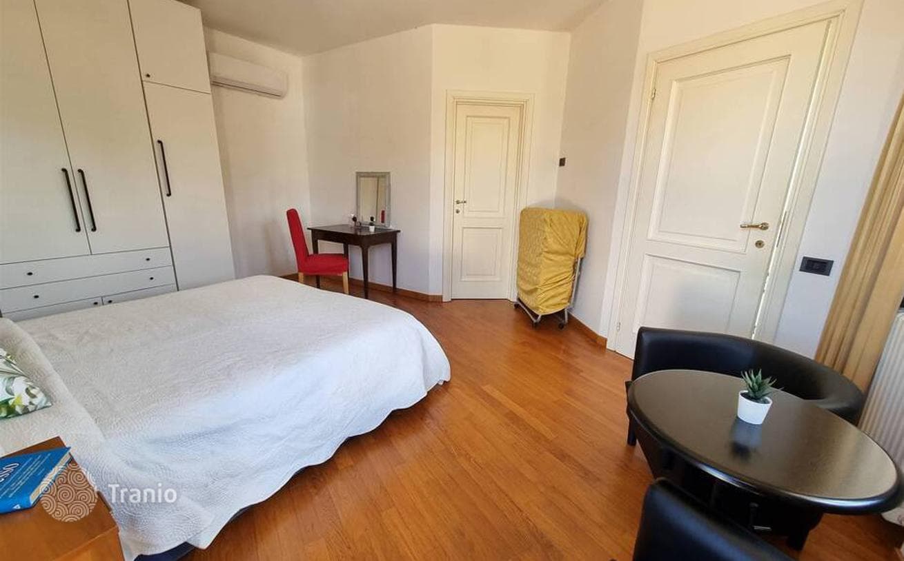3-Bedroom Villa in Lucca, Italy, photo 5