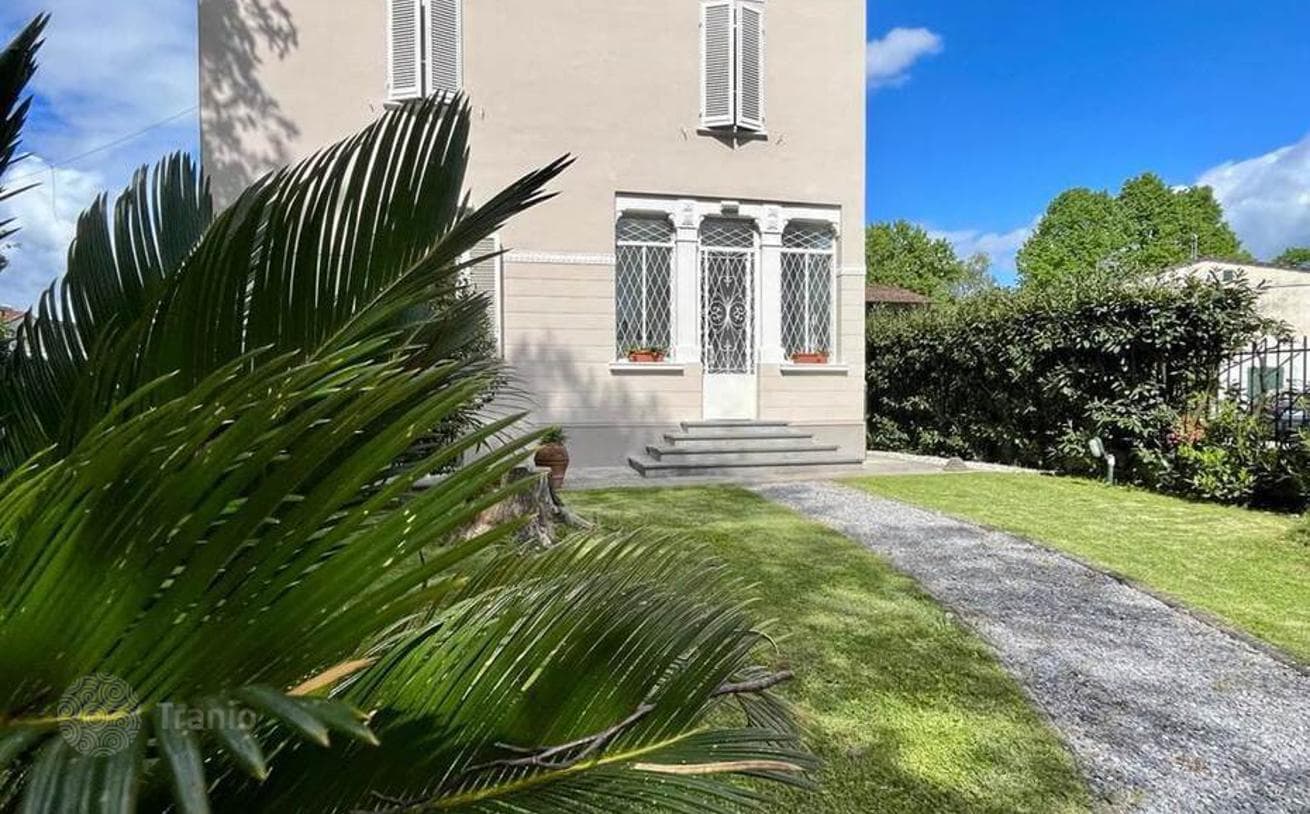2-Bedroom Villa in Lucca, Italy, photo 3