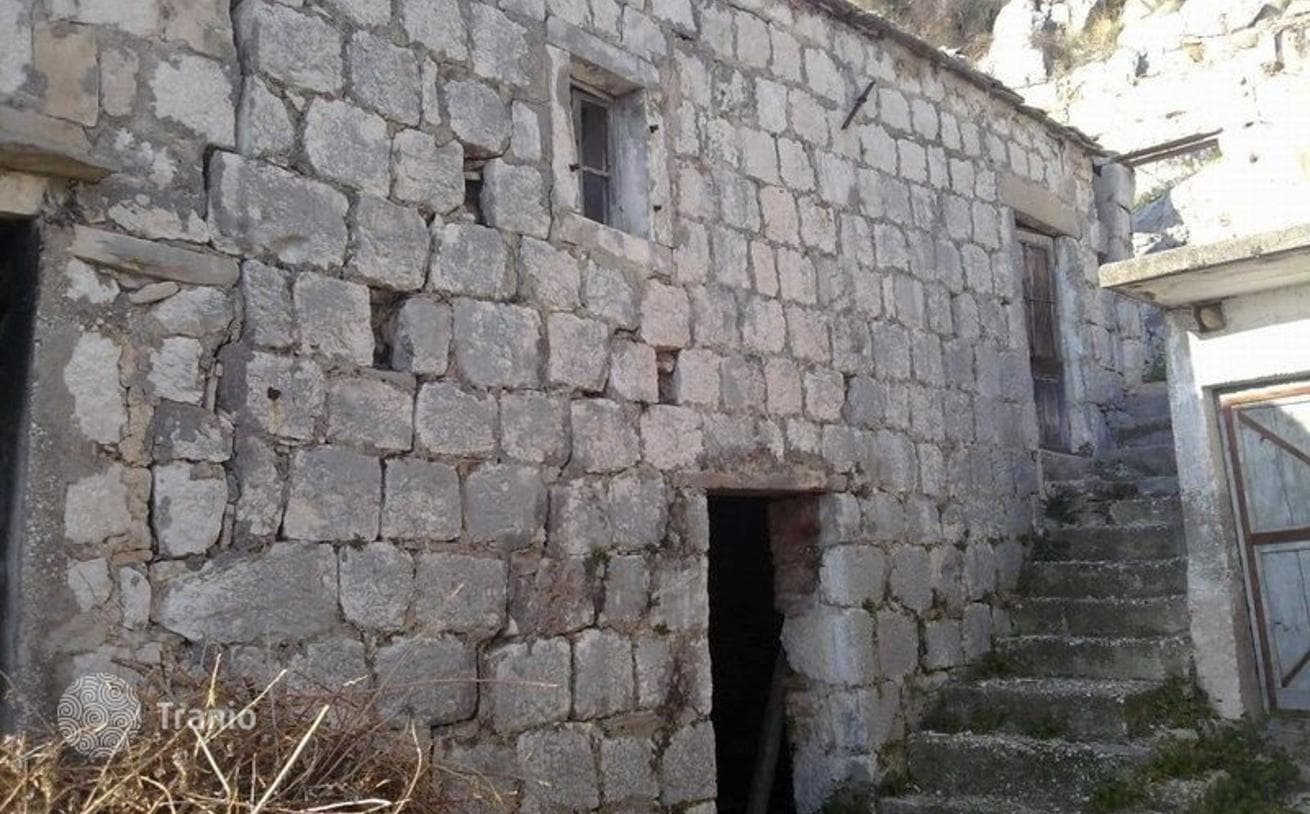 2-Bedroom House in Omis, Dalmatia, photo 3