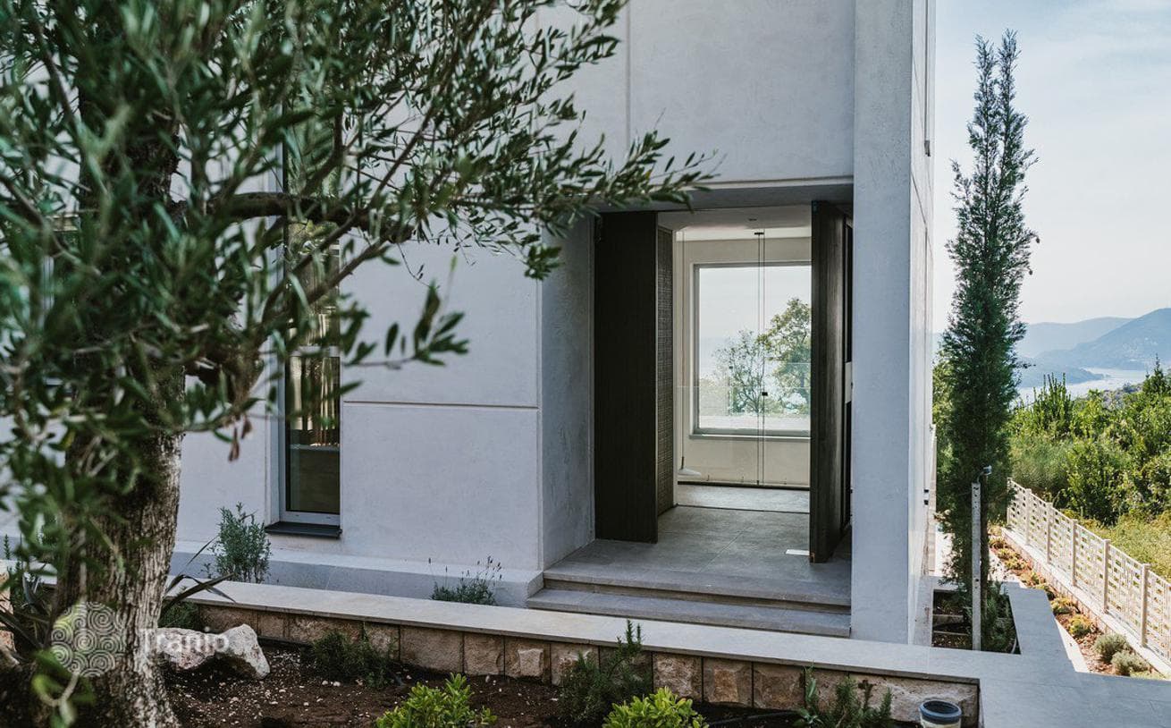 3-Bedroom Villa with Sea and Mountain Views in Bijela, Montenegro, photo 4