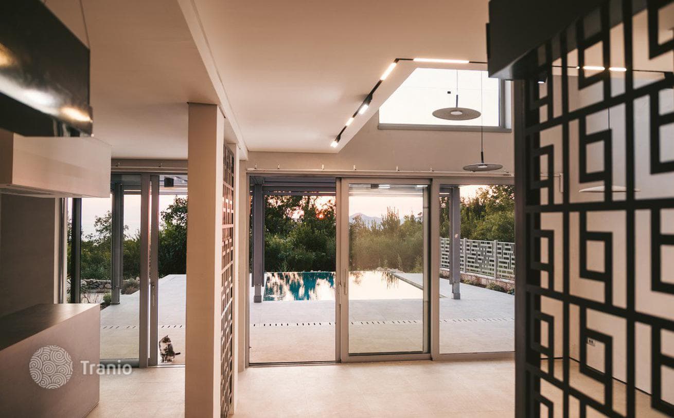 3-Bedroom Villa with Sea and Mountain Views in Bijela, Montenegro, photo 5