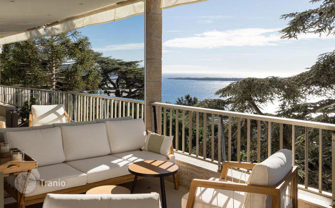 3-Bedroom Apartment with Panoramic Sea View in Cannes, photo 2