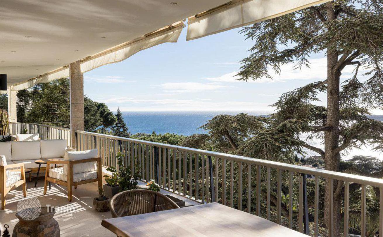 3-Bedroom Apartment with Panoramic Sea View in Cannes, photo 3