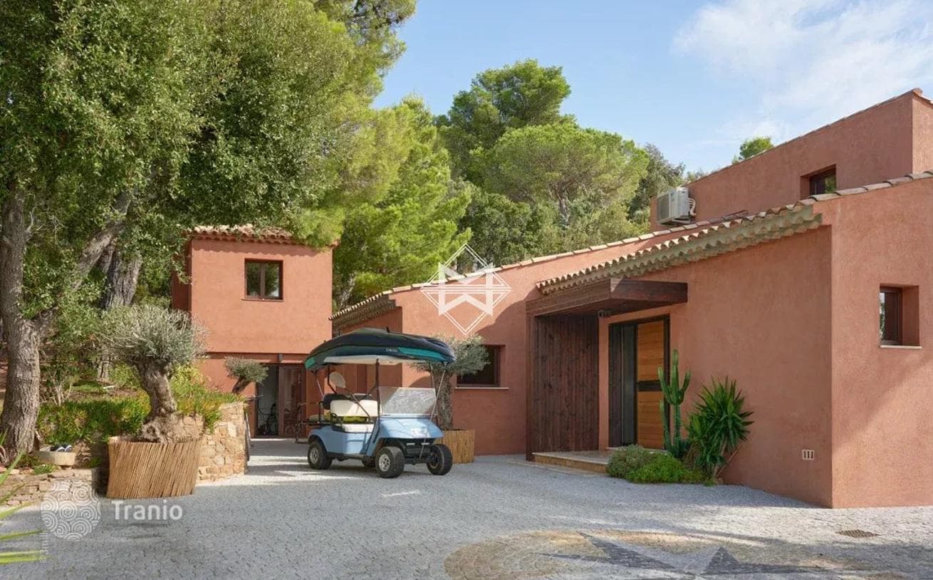 Luxury Villa with Private Pool, Mooring and Beach Access in Le Lavandou, photo 2