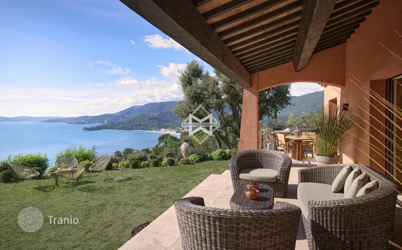 Luxury Villa with Private Pool, Mooring and Beach Access in Le Lavandou, photo 3