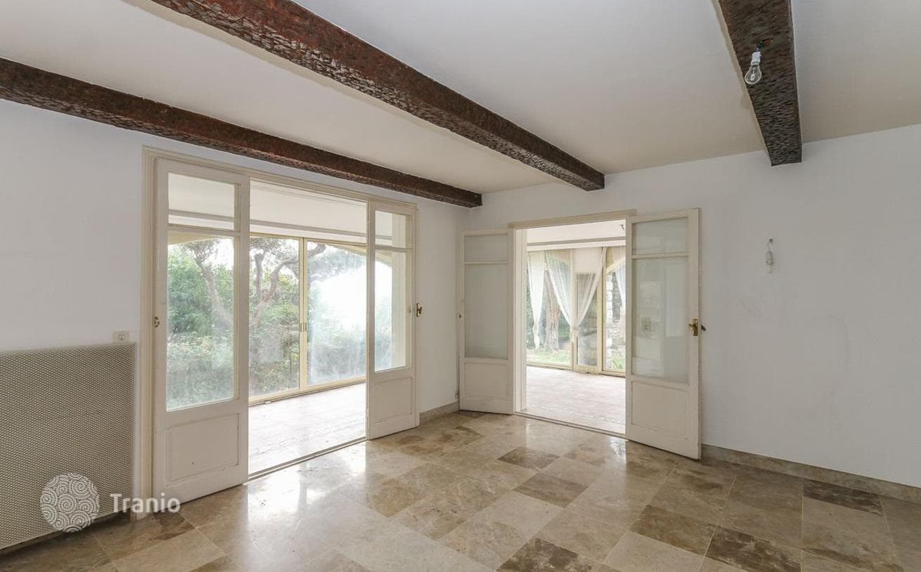 11-Bedroom Villa with Sea Views in Roquebrune-Cap-Martin, photo 2