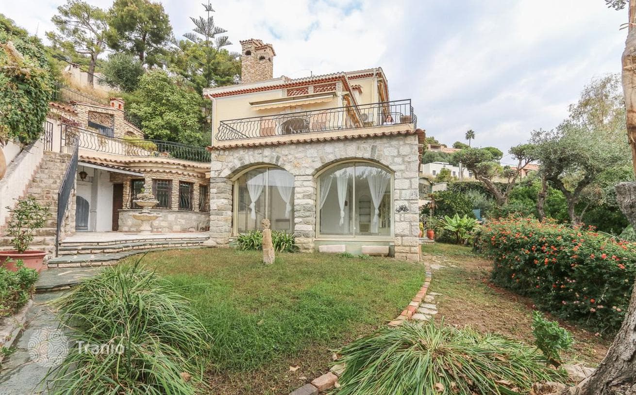 11-Bedroom Villa with Sea Views in Roquebrune-Cap-Martin, photo 4