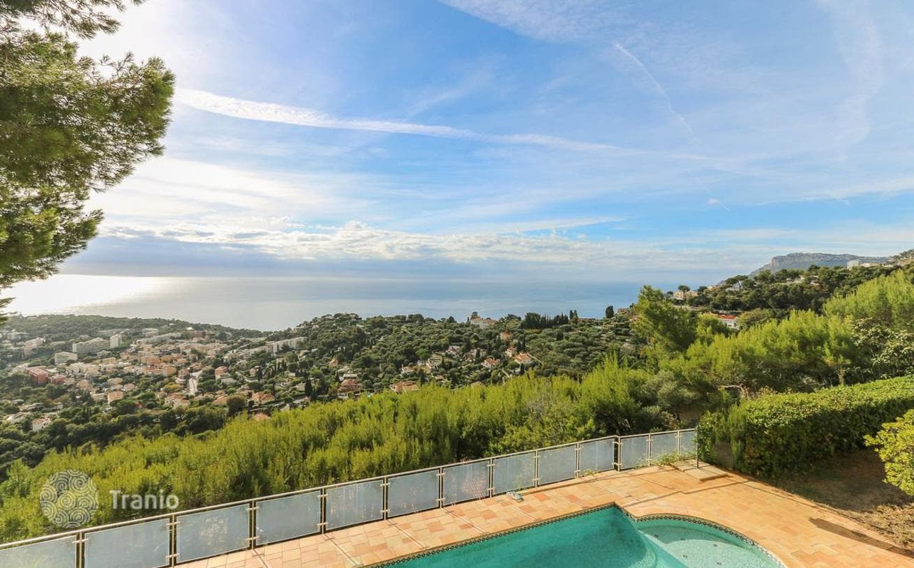 11-Room Villa with Panoramic Sea Views in Roquebrune-Cap-Martin, photo 2