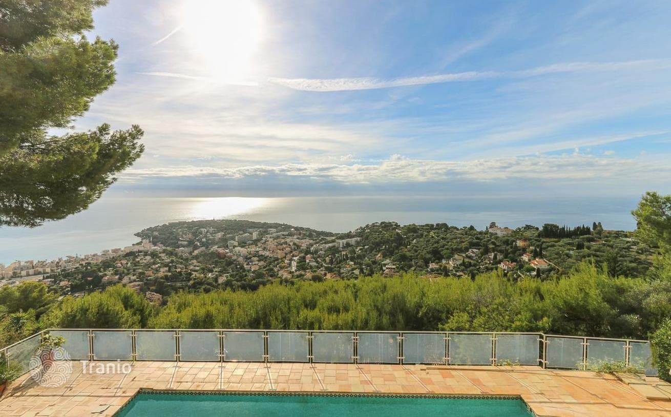 11-Room Villa with Panoramic Sea Views in Roquebrune-Cap-Martin, photo 3