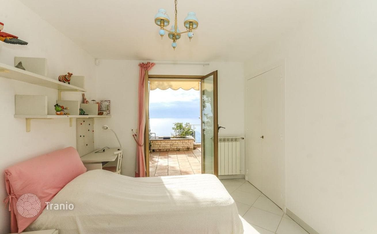 11-Room Villa with Panoramic Sea Views in Roquebrune-Cap-Martin, photo 4