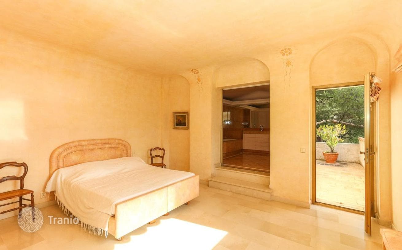 11-Room Villa with Panoramic Sea Views in Roquebrune-Cap-Martin, photo 5