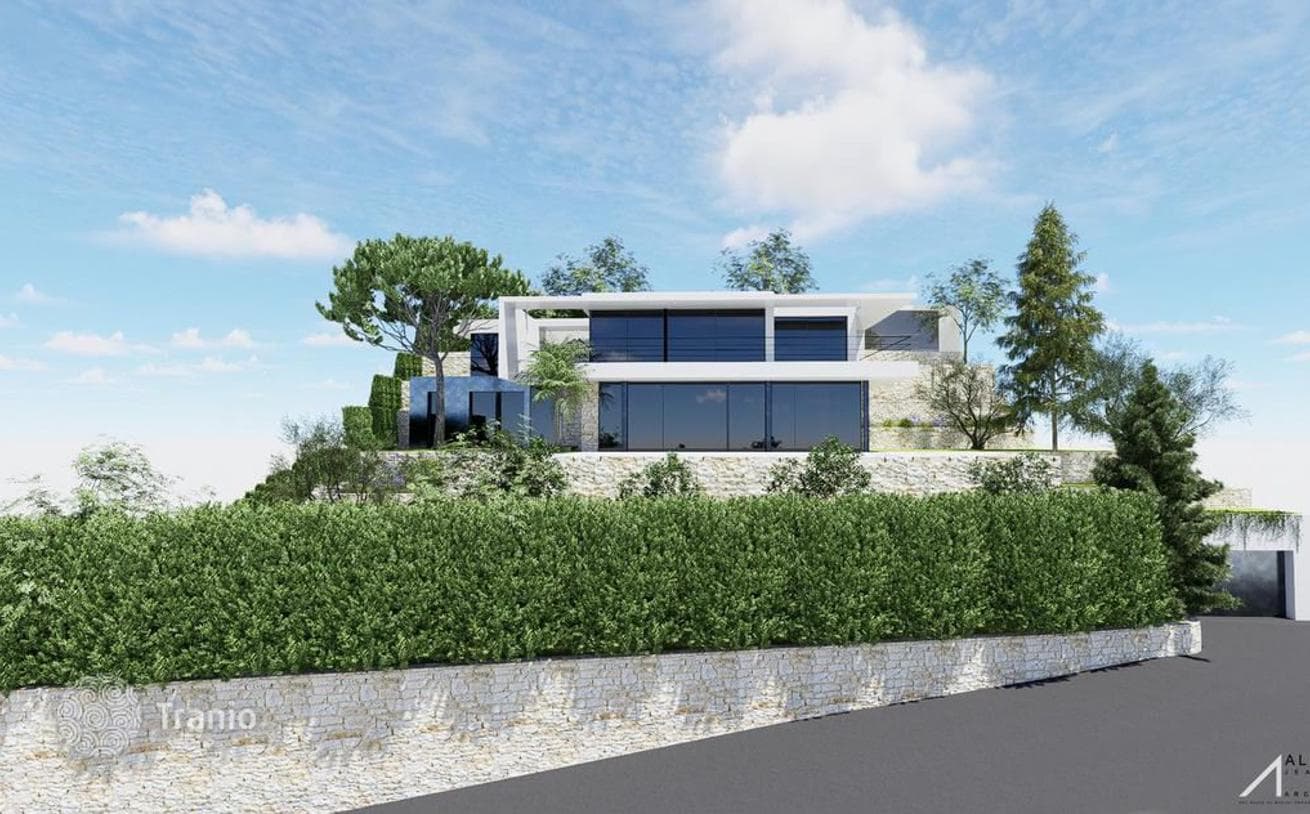 5-Bedroom Villa with Pool and Sea View in Roquebrune-Cap-Martin, photo 3