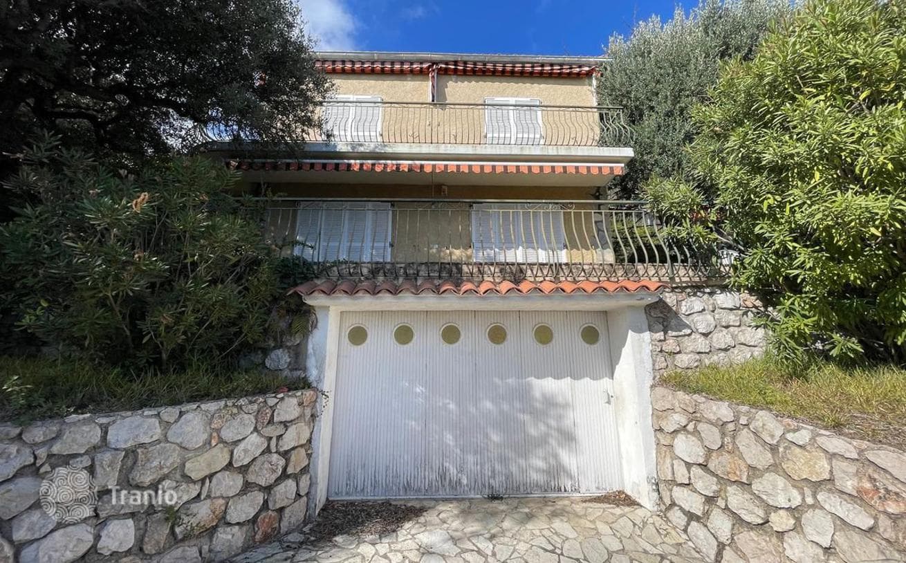 5-Bedroom Villa with Pool and Sea View in Roquebrune-Cap-Martin, photo 5