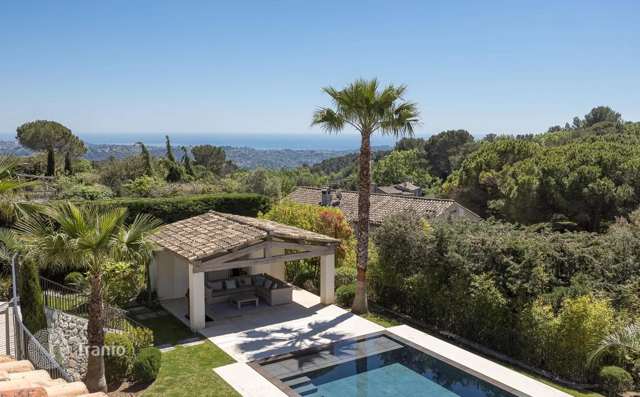 5-Bedroom Villa with Sea View in La Colle-sur-Loup, photo 2