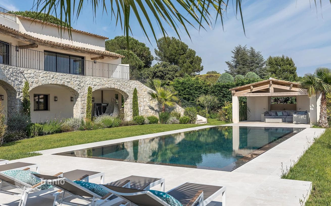 5-Bedroom Villa with Sea View in La Colle-sur-Loup, photo 3