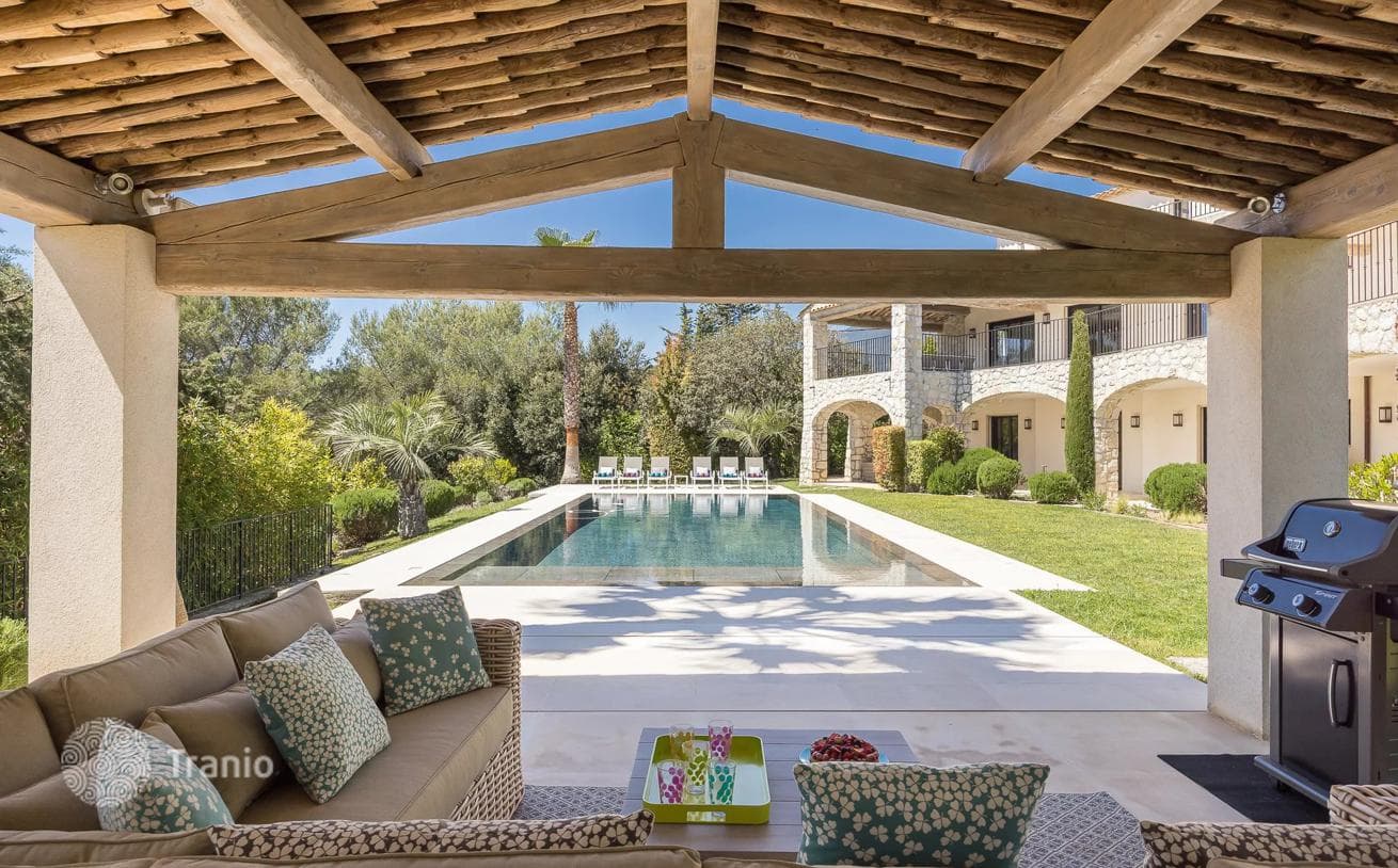 5-Bedroom Villa with Sea View in La Colle-sur-Loup, photo 4