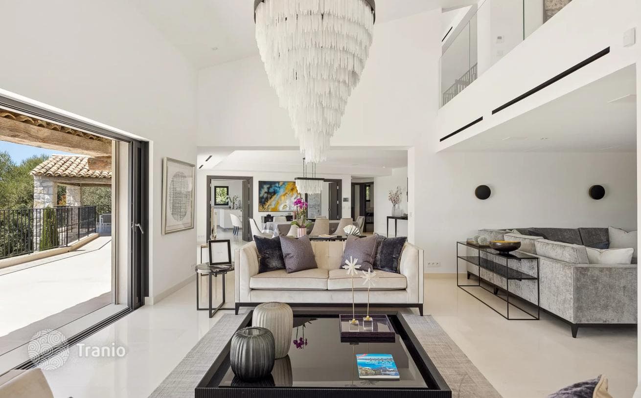 5-Bedroom Villa with Sea View in La Colle-sur-Loup, photo 5