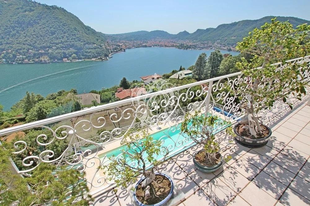 Квартира в Комо, Италия, 385 м²