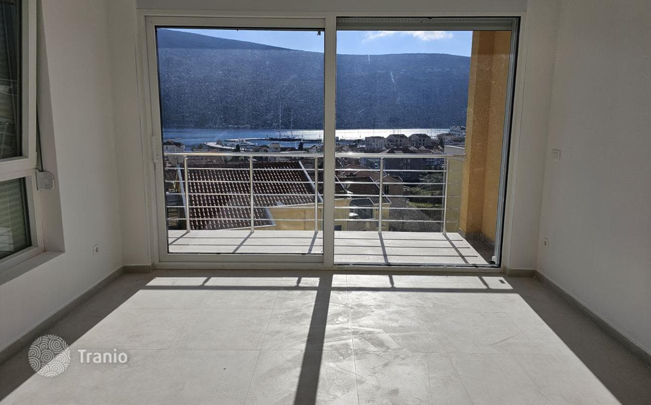 1-Bedroom Apartment with Sea View in Djenovici, Herceg Novi, photo 5