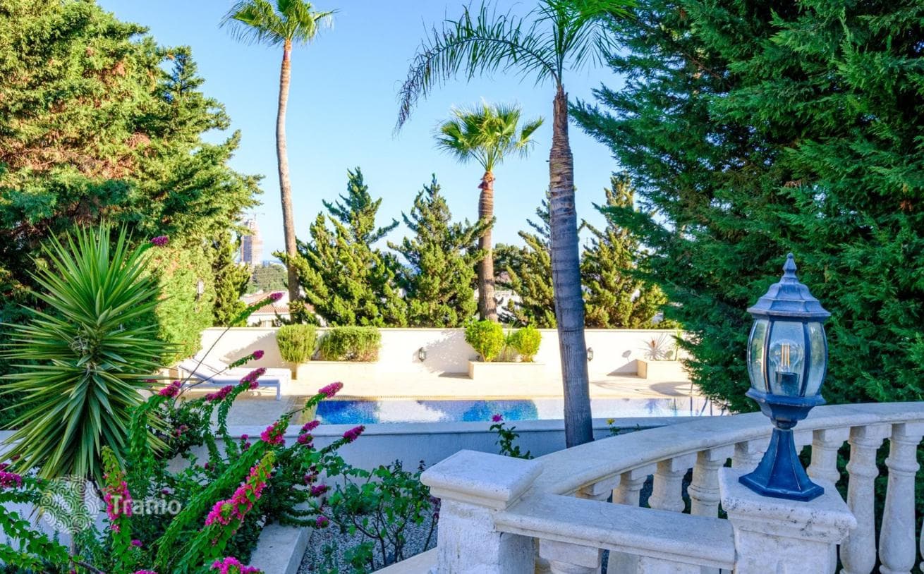 5-Bedroom Villa in Muttayya, Cyprus, photo 2