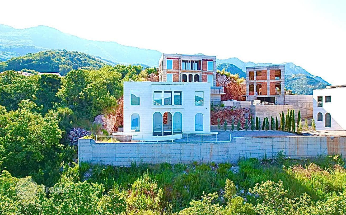 4-Bedroom Villa with Private Pool in Kameno, Budva, photo 2