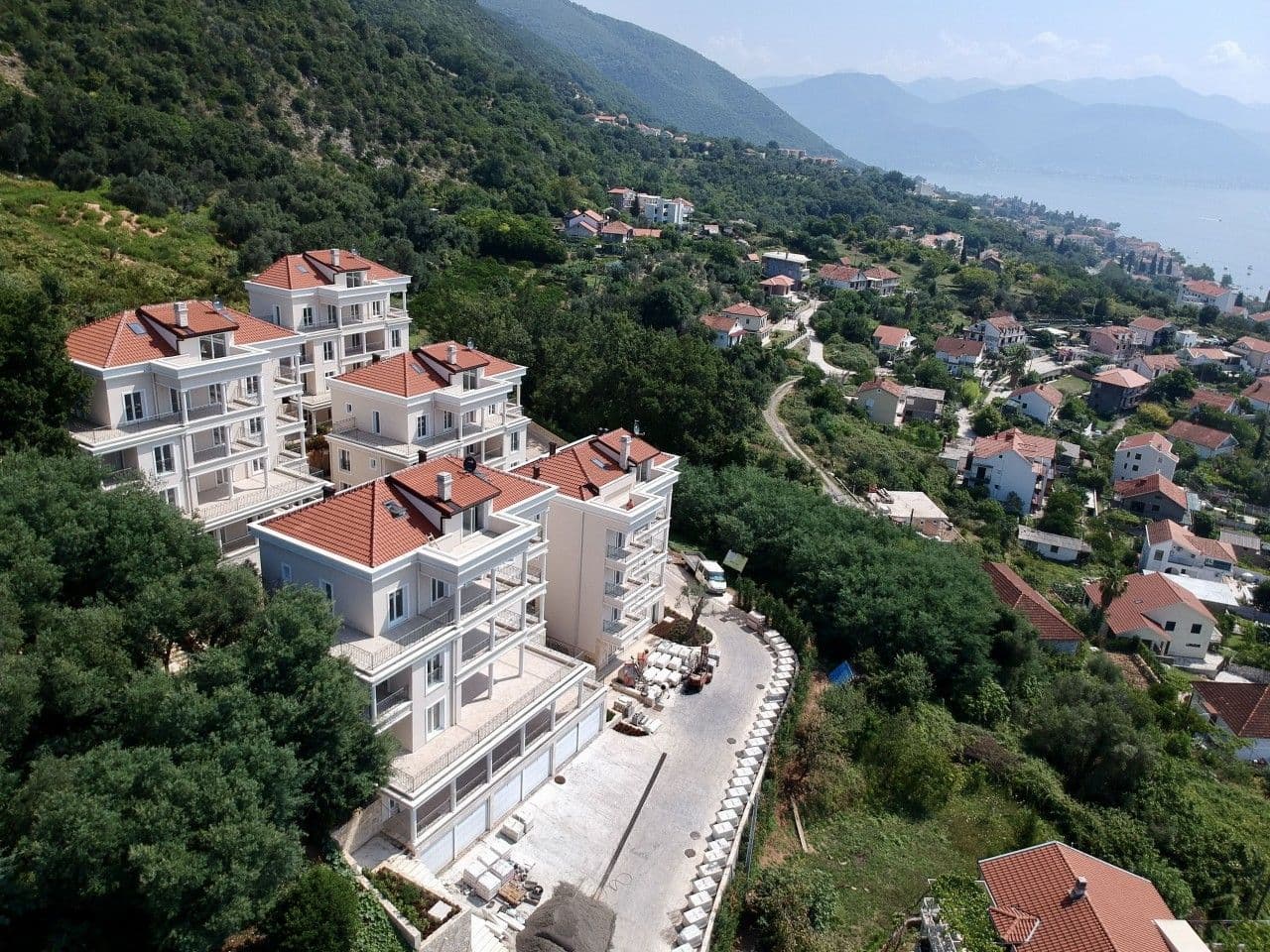 Квартира в Херцег-Нови, Черногория, 97.2 м², фото 2